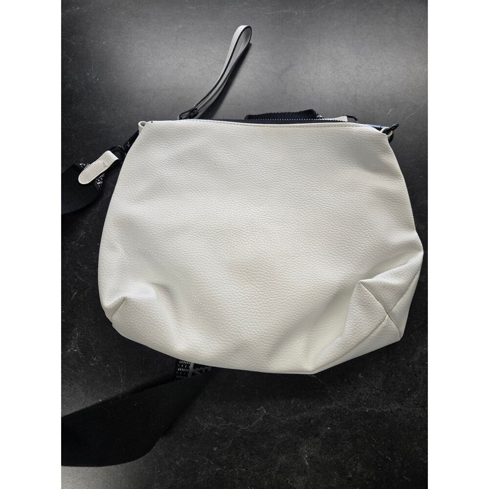 Steve Madden Nikki White Pebbled Vegan Leather Crossbody Bag Logo Strap OS - Picture 5 of 6